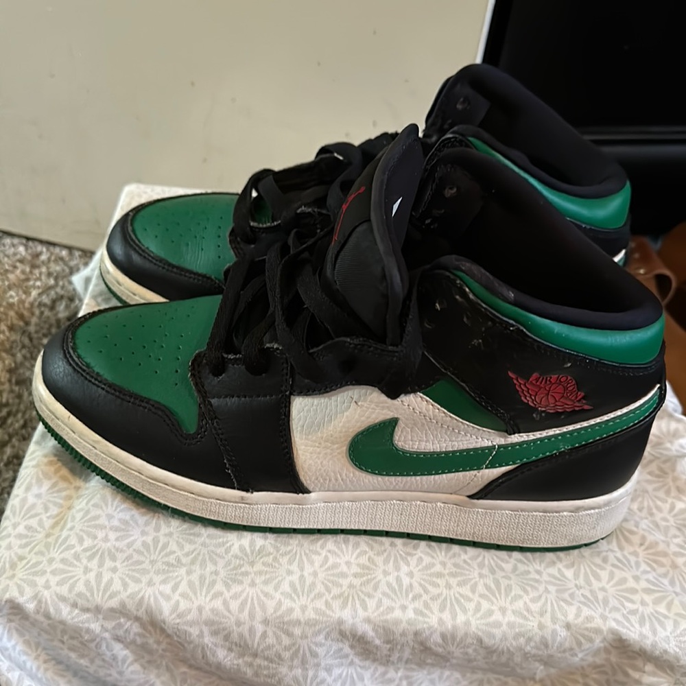 Jordan Mid 1’s